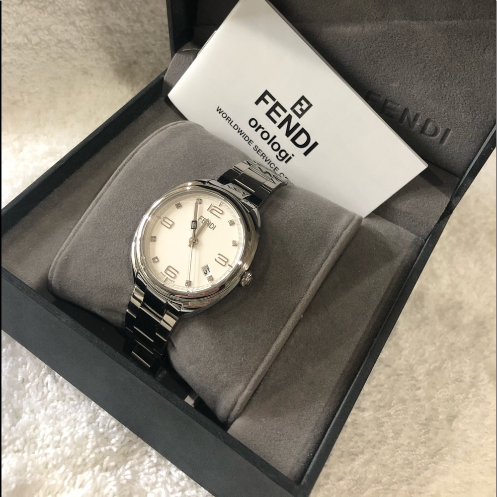 Woman’s Fendi momento -SS/ with diamonds